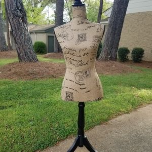 Female mannequin torso